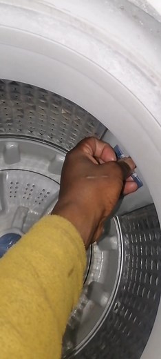 DIY Guide: How to Clean a Washing Machine - Expert Tips