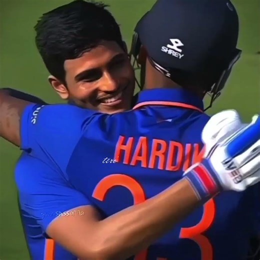 munda kukkad kamal da! 😺💅🏻#shubmangill