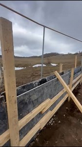 ბეტონი შეცდომას არ პატიობს. ამიტომ ჩასხმამდე სრულად ვამოწმებთ აპალოვკას — ზუსტი დონე, სწორი გამაგრება და მყარი ფიქსაცია. სწორი ყალიბი = სწორი ფუნდამენტი. ვაკეთებთ მონოლითურ კონსტრუქციებს ნებისმიერი სირთულის. დაგვიკავშირდით ობიექტის დეტალებით 📞 👇მოგვწერე ან დაგვირეკე 👇 📞 500 50 02 16 ☎️ 032 3 888 678 | Tel:Me
