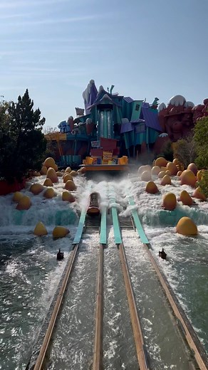 12K views · 91 reactions | One of the best Log Flumes, that I’ve ridden  #logflume #wet #boat #water #waterride #spalsh #soaked #universal #orlando #florida #reels #extremethrills #enthusiast #themepark #fun #family #drop #travel #vacation #destination #attraction #reelsinstagram #islandsofadventure | Daishawn Reid | Facebook