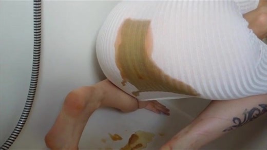 White skirt diarrhea