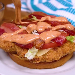 SECRET INGREDIENT FRY SAUCE RECIPE -- is the perfect topping for chicken, burgers, or use as a dipping sauce for fries and onion rings 😍 PRINTABLE Recipe HERE --> http://bit.ly/secretingredientfrysauce | Old Fashioned Home Cookin' Recipes