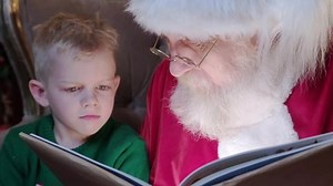 Un vieil homme gentil avec une : vidéo de stock (100 % libre de droit) 1061697601 | Shutterstock