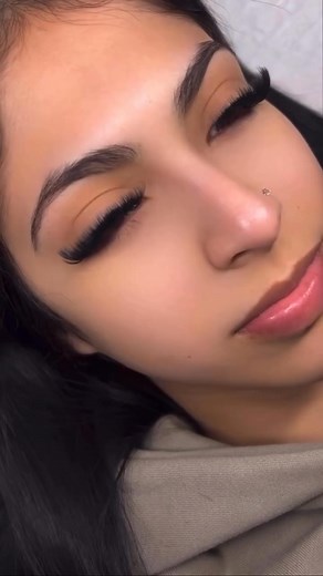 ☘️✨❤️ Singapore lash extensions Housecall luxury lash service You deserve a little pampers with relaxing service in your own bedroom ✨ #sinaporehotel #sgmegavolumelash #sgmegavolumlash #housecallluxurylashesservice #2025goalsetting #sgwetlash #sgnaturallash #viralreelschallenge #2025newyear #sghomeservicelash | Eyelash extensions in Singapore