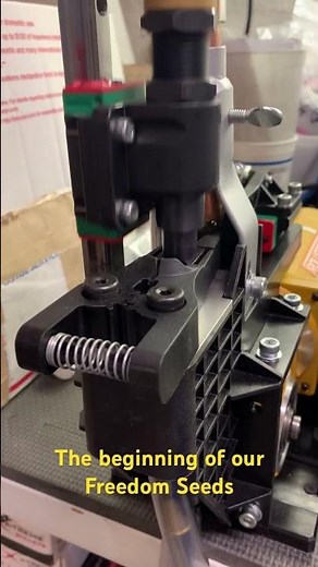 Rollsizer Decapper in action