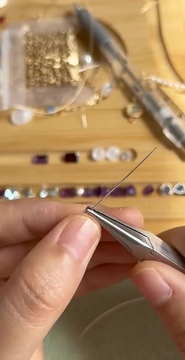 8K views · 203 reactions | Peridot_✨#handmade #diy #handmadejewellery #makingjewelry #necklace #peridot #green #handmadenecklace #7610 | Buildboxentertainment | Facebook