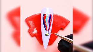 Lasciati ispirare dall'arte delle unghie