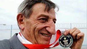 दुनिया में सबसे लंबी है इस शख्स की नाक, 71 की उम्र में भी बढ़ रहा साइज