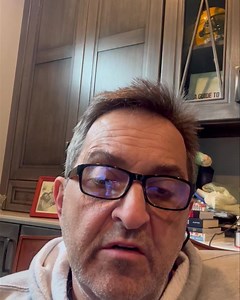 Can phlebitis be confused with cellulitis? The answer is yes. Many patients are seen repeatedly in emergency rooms over a course of many years with what it thought to be cellulitis. In fact, what was missed was that the redness and inflammation in tbe leg was due to repeated bouts of phlebitis and thrombophlebitis. If you have progressive bronzing of the skin with or without swelling of the leg or ankle, come and see us for evaluation. @veintreatmentcenter www.VeinsVeinsVeins.com 716-839-3638 | 