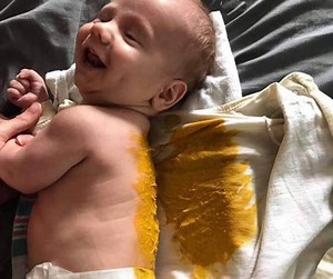 Is it normal for baby's poop to smell like eggs? [2025] | QAQooking.wiki