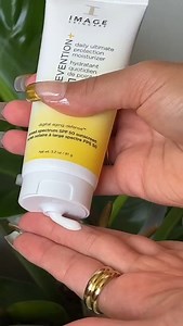 🌟 For a minimal routine that does the MOST for your skin, follow this 3-step pro-picked routine and let the glow come naturally. 💦 the MAX™ facial cleanser ☁️ BIOME smoothing cloud crème ☀️ PREVENTION ® daily ultimate protection moisturizer SPF 50 Credit: @savanna.lowe | IMAGE Skincare