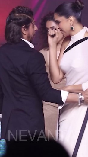 Sealing it with a Kiss! Love the special bond Deepika Padukone and Shah Rukh Khan have❤️ #deepikapadukone #shahrukhkhan #bollywood #bollywoodstyle #bollywoodnews | Nevanta
