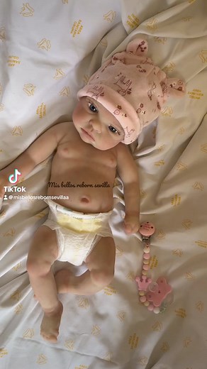 Bebe reborn silicona completaUnos 48cmMalvaviscoSistema de bebidaChupete real y se puede bañarPara mas informacion por privado o wasap 🎀 641 65 02 52🎀 | Mis bellos reborn sevilla