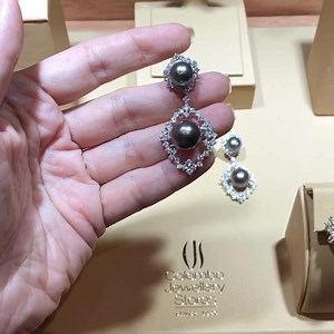 Lustrous pearls framed with diamonds 💎 | Colombo Jewellery Stores