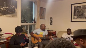 Poésie/musique/ BIC tizon dife/ feat David Mezy Nos petites traditionnelles soirées poétiques ont repris droit de cité hier soir sous le regard pensif de l’immortel Dany Laferrière. La formule est simple : tous les dimanches soirs on se réunit chez l’un d’entre nous pour parler poésie et d’autres choses passionnantes pour l’esprit, en apportant chacun quelque chose à manger ou à boire. Et autour d’une table, on déclame à tour de rôle, en toute liberté. Hier soir, nous avons eu l’immense plaisir 