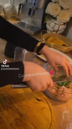 78K views · 1K reactions | Roulade de poulet farcie rapide facile mais surtout délicieux  | Cuisine de Chez Moi | Facebook