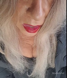 red lipstick smoking | aShemaleTube