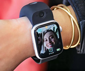 Wristcam Adds Two Cameras to the Apple Watch, Here's an Early Review