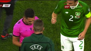 EM-Quali: Schiri hat die Karten vergessen