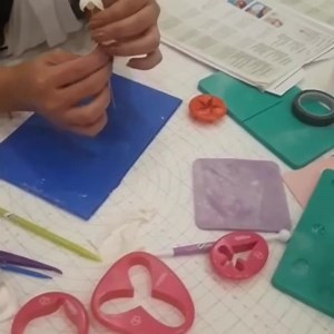 Stephanotis flower.. a How To video from my last class at abudhabi @wiltoncakes #flowers #flower #flowerbouquet #flowers🌸 #abudhabi #dubai #sallycakeaway #sallyelshafei #wiltoncakes | Cake Away - سالي الشافعي