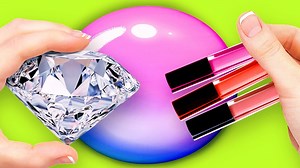Resin, glitter, hot glue and clay relaxing ideas: | 5-Minute Crafts Play