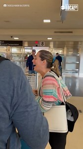 This woman pranked her sister with a custom suitcase featuring a hilarious close-up of her face 😂 | Localish