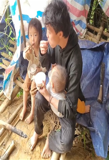 Poor Dad-Lunch with salt 🥹 #bushcraft #camping #love #reelsfb #harvest | Lillith Lane