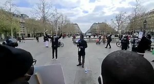 43K views · 963 reactions | Manifestation de Béninois ce Jour à Paris. Intervention de Valentin Djênontin | Vital Panou Page Perso | Facebook