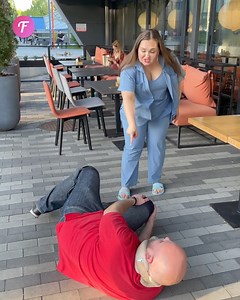 Homem com colar cervical se apaixona por loira sedutora e paga o preço. | Fabiosa Brasil