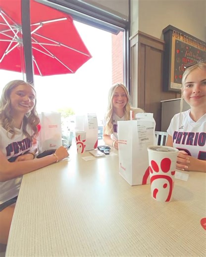 Happy Saturday from Chick-fil-A Bangor! We look forward to serving you!☀️😁🐔 #chickfila #chickfilapp #cfabangor #yum #mobileordercfa | Chick-fil-A Bangor