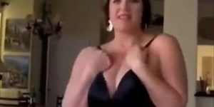 POSING FOR PICTURES (Annabelle Flowers)