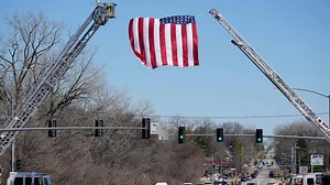 Iowans mourn and honor fallen soldiers with escort route