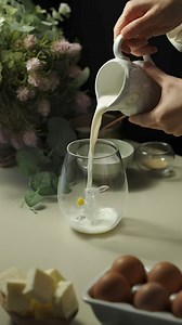 2.6K views · 104 reactions | Honeycomb Donut, For Poolish, 100g bread flour 100g warm water 2g active dry yeast For donut dough, 500g strong flour 2 tsp salt 1/4 cup sugar 5g active dry yeast 5 large eggs 1/2 cup whole milk 1/2 cup unsalted butter For custard cream, 4 egg yolks 1/2 cup sugar 3 tbsp corn starch 2 cup heavy cream 1 vanilla bean 1/4 cup unsalted butter Bon Appetit! | Yunhyeon Jang | Facebook