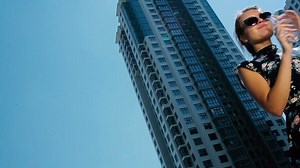 Woman Drinking Ice Water: Stockvideos & Filmmaterial (100 % lizenzfrei) 24303086 | Shutterstock