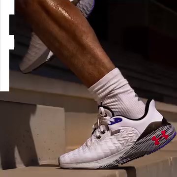 Cel mai bun pantof de alergare Under Armour a devenit mai bun 🔥 #UAHOVR Machina 3 Clone are acum o suprafata superioara care se muleaza pe forma piciorului si il fixeaza perfect, fara compromis. | Under Armour