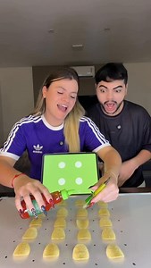 Wasabi Chilli Pringles Challenge | Deni Medeiros