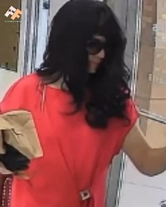 32K views · 35 reactions | ROBA SALÓN DE UÑAS DISFRAZADO DE MUJER Un hombre disfrazado de mujer con vestido, peluca y tacones robó un salón de uñas en North Zaragoza, El Paso, Texas. El sujeto mostró una nota anunciando el robo y amenazó con un arma oculta. Tomó dinero y escapó. La policía cree que podría estar relacionado con otros robos. Piden reportar datos al (915) 566-8477.  The Real FitFam El Paso | Femmes | Facebook