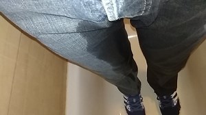 Wetting my jeans and sneakers 28.08.2018