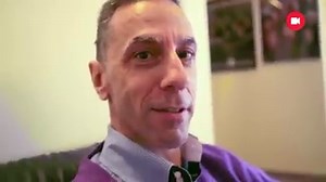 Bolond lány bugyi nélkül. A Karinthy Színház új darabjának címszerepét Földes Eszter alakítja, aki a színpadon több alkalommal egy fontos női ruhadarab nélkül játszik. A videóban Csonka András hivatalos oldala is megszólal #hír24 #24hu | 24.hu