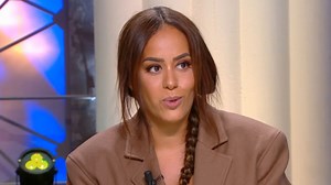Amel Bent enceinte et glamour : elle dévoile son ventre arrondi dans une tenue rose moulante (PHOTO) - Télé 2 Semaines