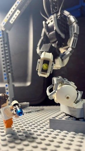 Glados has a Suprise! #lego #portal2 #glados #moc