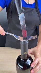 Wein mit einem Messer öffnen! | Rezepthandbuch