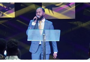 "ከፍቅር በላይ ለእኔ" በዘማሪ ሄኖክ | Gospel singer Abrham