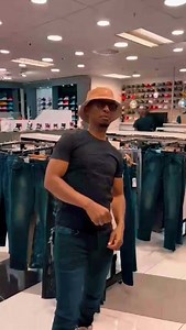 Mamela ngoanenoa ha are two thousand. Kenang Maseru mall mono opposite Std bank pela moo ho rekisoang li perfume le fumane phahlo tsa boleng | Lilaphalapha