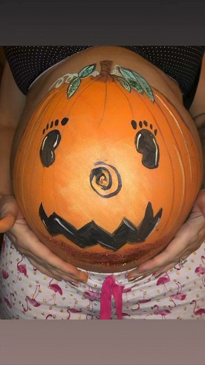 Did you decorate your baby bump? Mine is the pumpkin! I painted my bump for Halloween 🎃 look at some of these bump creations 🤯🥰 #babybump #pregnancy #bump #mommytobe #pregnantbelly #mummy #mumtum #pregnancybump | Half Assed Hippie Mama