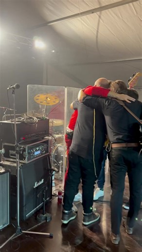 80K views · 2.3K reactions | Moja največja rojstnodnevna fešta je več kot uspela! Kakšno vzdušje ste nam pričarali! Hvala celotni ekipi za čudovito presenečenje❤️ VRHNIKA naslednje leto spet praznujem pri vas!浪 #happybirthday #singing #concert #music #lukabasi #smile #thankful #lukabasiband #fullhouse #party | Luka Basi | Facebook