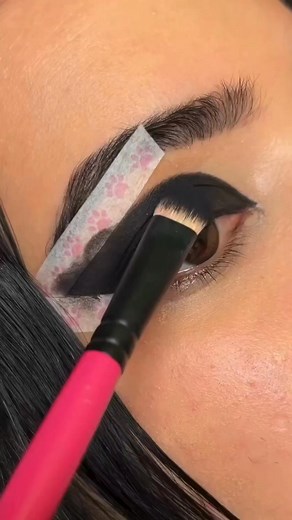 Black full cut caress eye makeup with peacock highlighter tutorial for girls step by step guide #eye #eyemakeup #makeup #ayesha_makeovers #tutorial | Ayesha makeovers