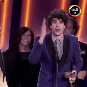 4K views · 260 reactions | ‍ Javier Calvo rompe a llorar en su reivindicativo discurso LGTB+ en los Premios Feroz ‍ | GAYLES.TV | Facebook