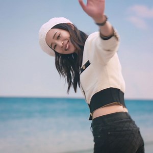 Highlights from Karl Lagerfeld’s seaside-inspired Spring-Summer 2019 show, presented in Paris. | CHANEL