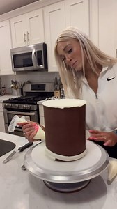 27K views · 368 reactions |  Tips on how to smooth the sides of your cake  #theblondewhobakes #cakes #cakedecorating #cake #cakeoftheday #dessert #frosting #cakevideo #instagood #foodie #instafood #instagram #yummy #delicious #foodstagram #instagood #instafood #instagram #cakesofinstagram #cakeoftheday | The Blonde who Bakes | Facebook